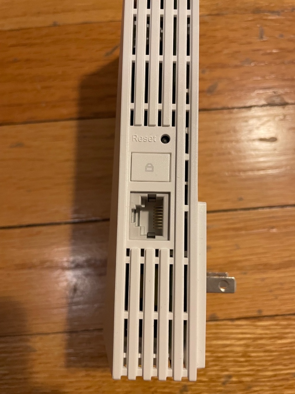 TP-Link Wi-Fi Range Extender - Picture 3 of 3